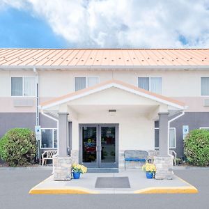 Days Inn & Suites By Wyndham Fargo 19Th Ave/Airport Dome